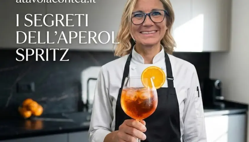 Donna sorridente con un bicchiere di Spritz Aperol, guarnito con arancia. Scopri i segreti degli ingredienti Spritz Aperol perfetti.