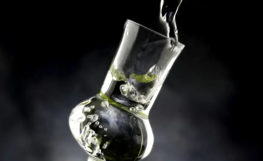 Come bere la grappa senza coprirne gli aromi