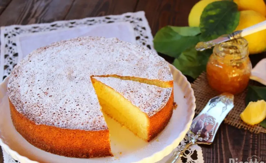 Torta al limone soffice, i trucchi per un aroma intenso