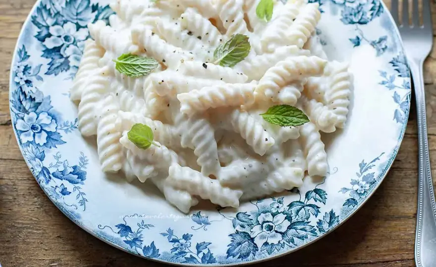 Pasta con ricotta cremosa in 15 minuti e 5 varianti