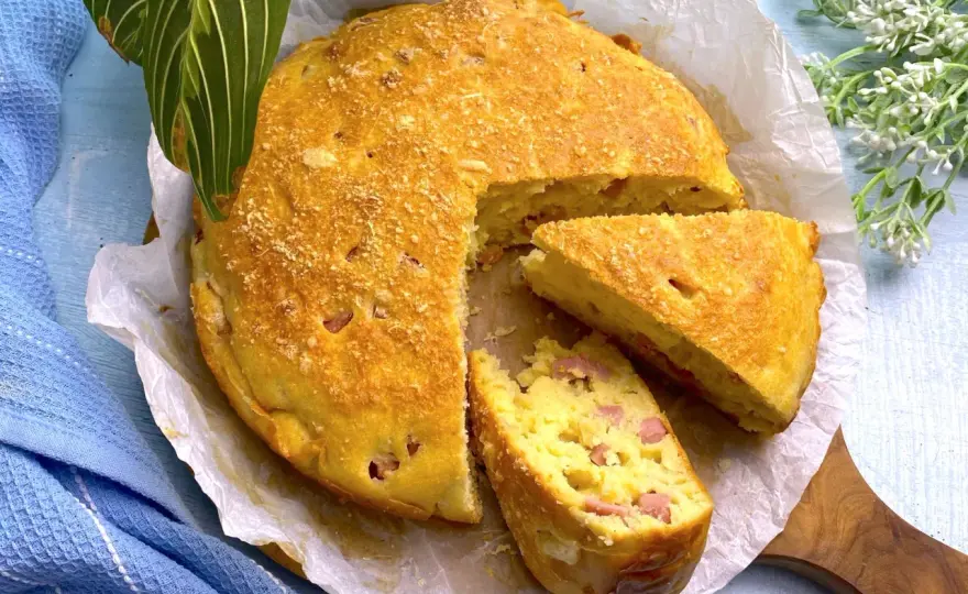 Torta salata prosciutto e formaggio croccante e filante