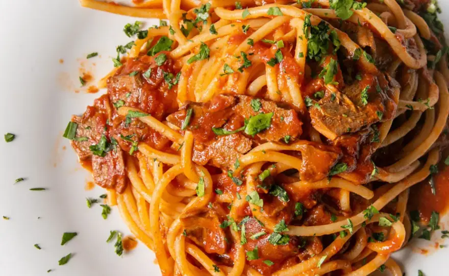 Spaghetti al tonno cremosi, il trucco dell’acqua di cottura