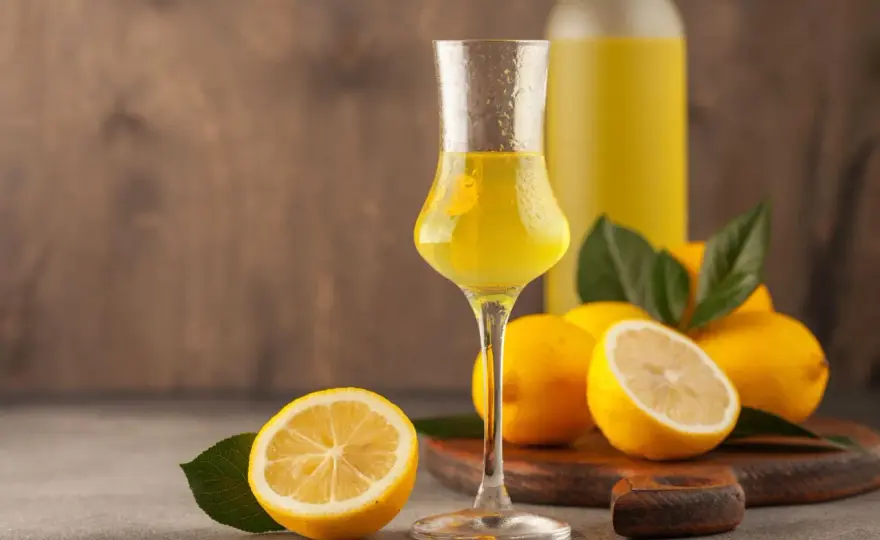 Limoncello in 24 ore, il metodo scientifico fatto in casa
