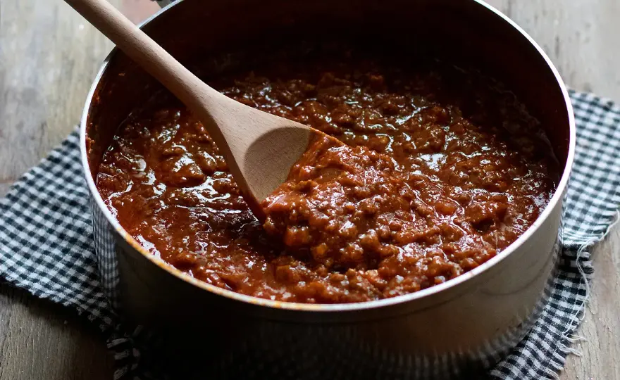 Ragù alla bolognese, il metodo per farlo cremoso e intenso