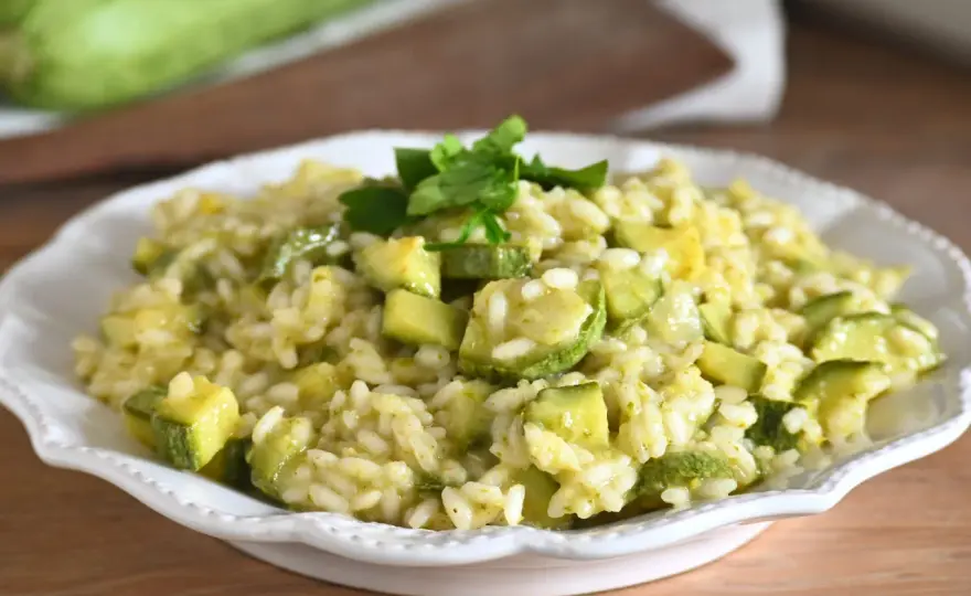 Risotto con zucchine cremoso e all’onda - tecnica e varianti