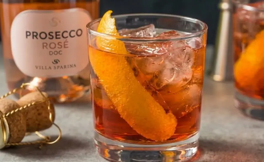 Negroni Sbagliato con Prosecco, la ricetta davvero equilibrata