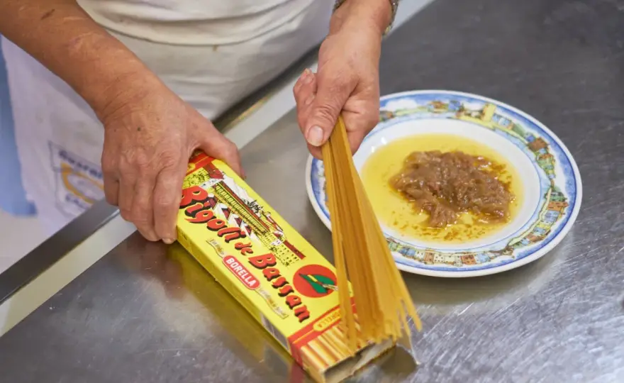 Bigoli in salsa alla veneziana, la ricetta della tradizione