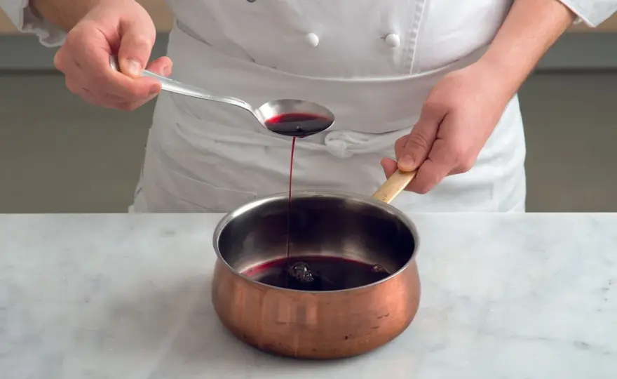 Riduzione al vino rosso, come farla densa e senza amaro