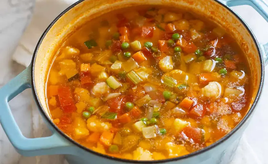 Minestrone di verdure saporito, con cottura e dosi giuste