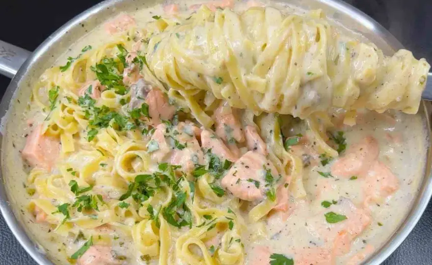 Pasta panna e salmone cremosa in 20 minuti