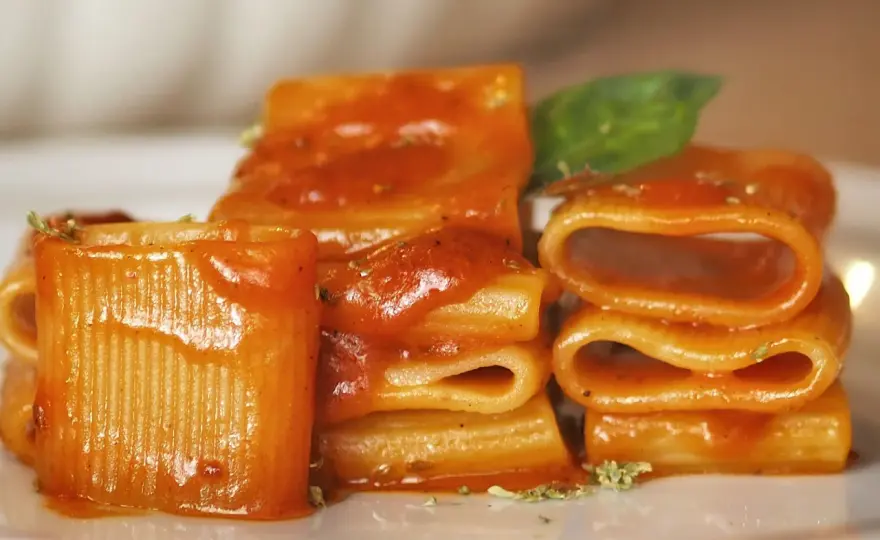 Pasta allo scarpariello cremosa, la ricetta napoletana
