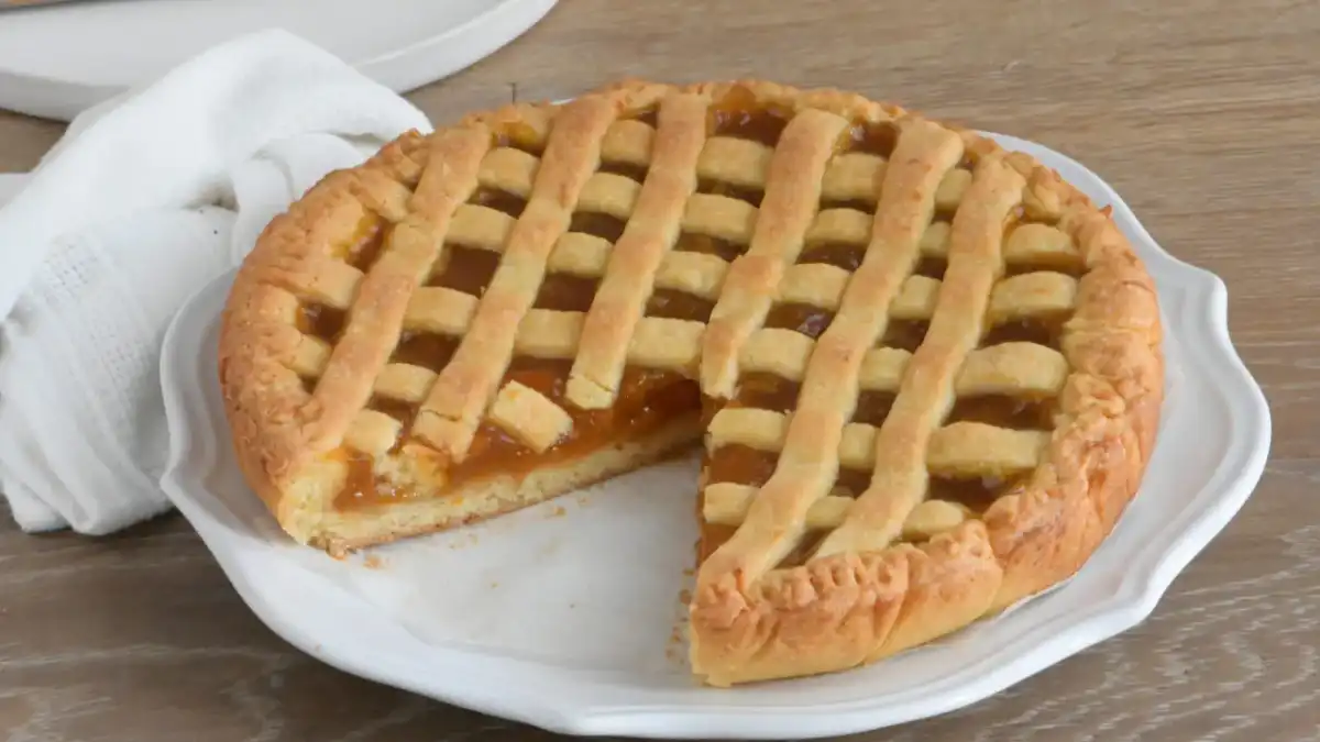 Crostata di marmellata friabile e dorata in 5 consigli